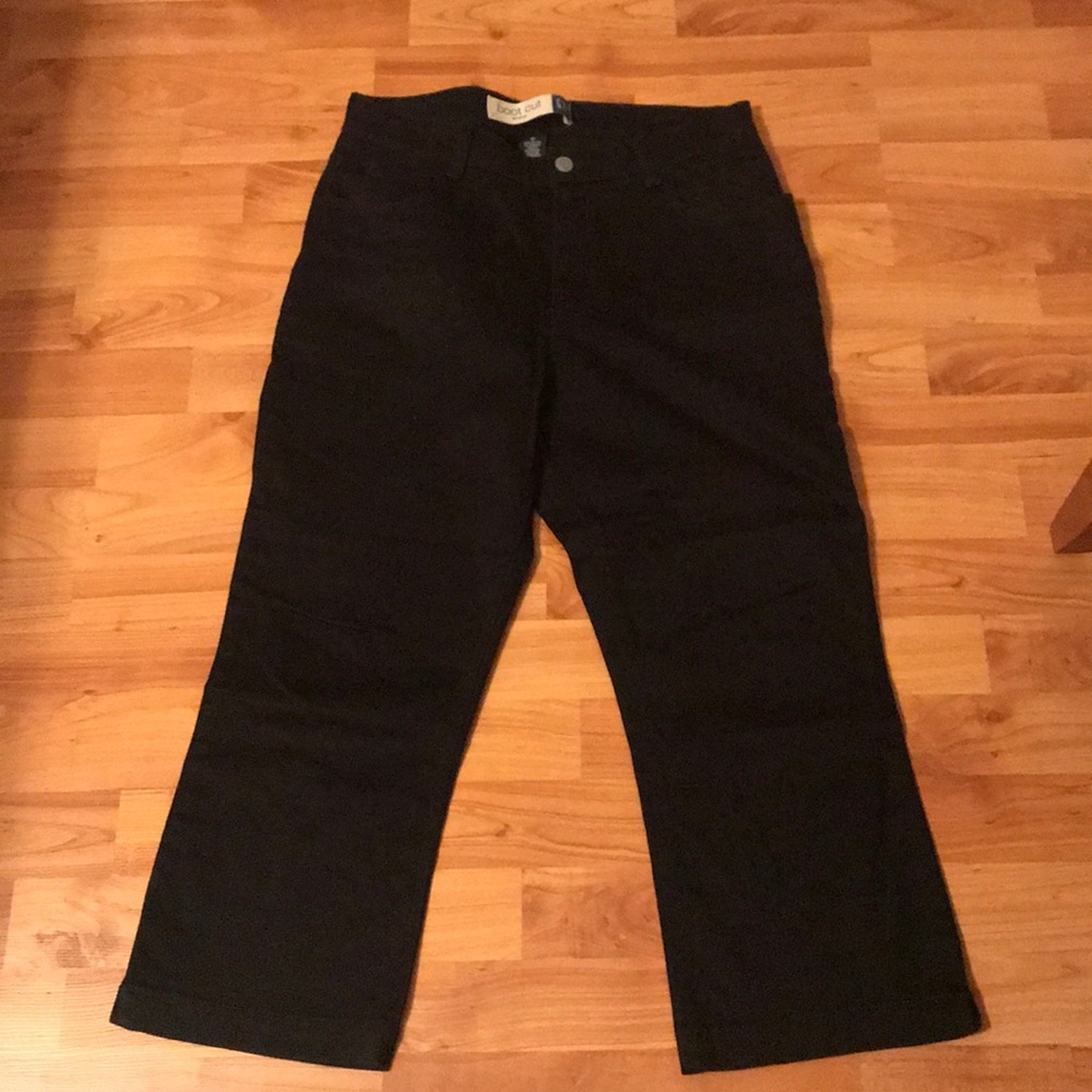 GAP crop pants.